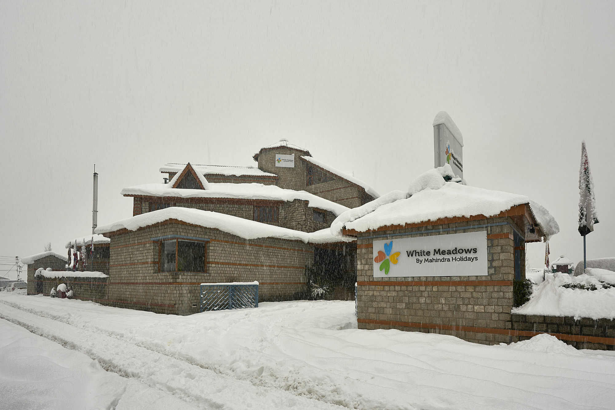 Hotel Club Mahindra White Meadows Manāli Exteriér fotografie